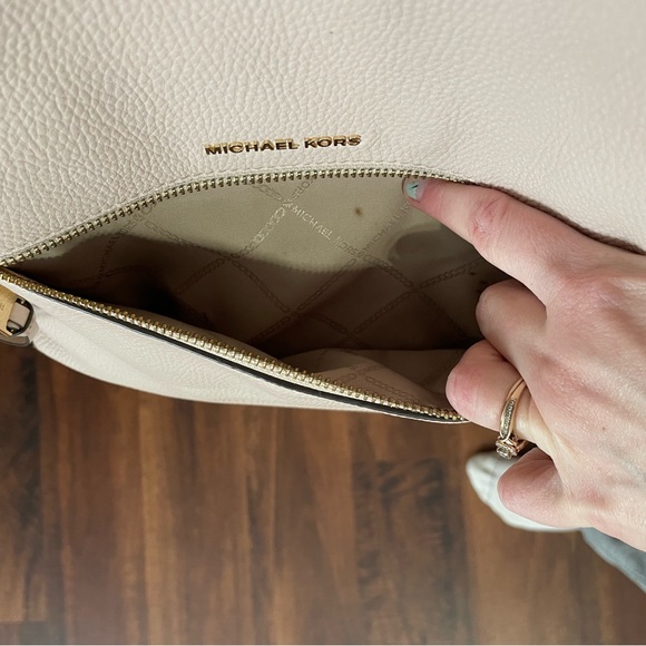 Michael Kors Cream Backpack and Wristlet Set - Picture 5 of 12